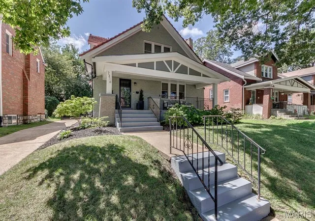 Photo 2 of Sale Pending at 7316 Colgate Ave, University City, MO 63130 | MLS# MIS26054723 | Listing updated on 2026-09-01