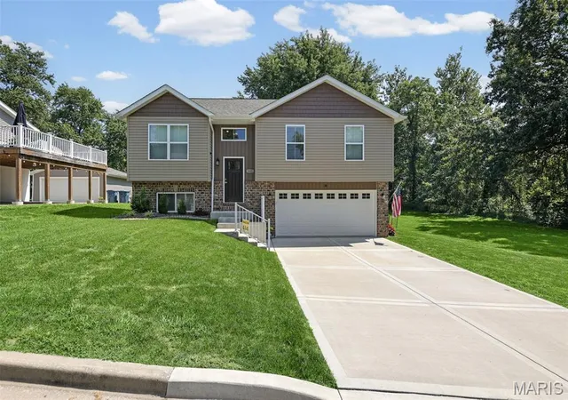 Photo 1 of Single family home for sale at 245 Madison Ave, Glen Carbon, IL 62034 | MLS# MIS26054727 | Listing updated on 2026-08-28