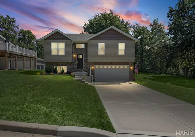 Photo 2 of Single family home for sale at 245 Madison Ave, Glen Carbon, IL 62034 | MLS# MIS26054727 | Listing updated on 2026-08-28