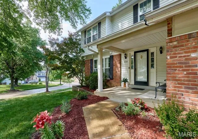 Photo 3 of Single family home for sale at 1730 Woodmore Oaks Dr, Ballwin, MO 63021 | MLS# MIS26054728 | Listing updated on 2026-09-24