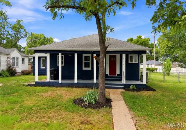 1st image of 917 W 2nd St, West Plains, MO 65775 | MLS# MIS26054729