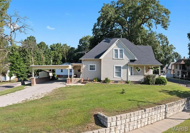 Photo 2 of Single family home for sale at 615 Grigg St, Greenville, IL 62246 | MLS# MIS26054732 | Listing updated on 2026-09-17