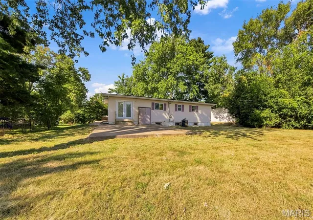 Photo 3 of Single family home for sale at 320 View Point Ln, Lake Saint Louis, MO 63367 | MLS# MIS26054735 | Listing updated on 2026-09-08