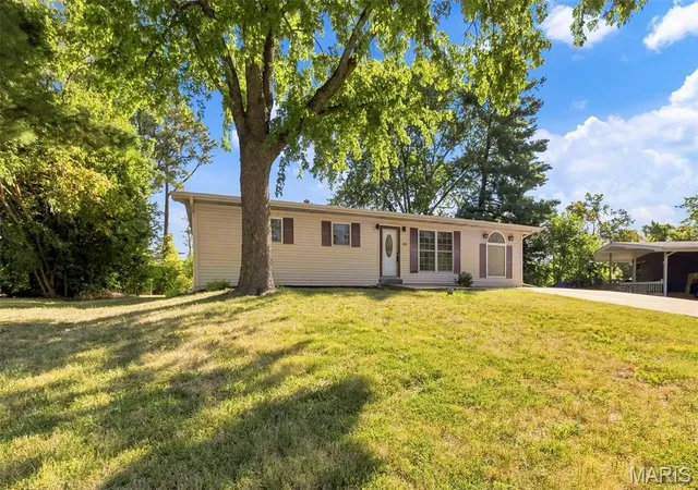 Photo 4 of Single family home for sale at 320 View Point Ln, Lake Saint Louis, MO 63367 | MLS# MIS26054735 | Listing updated on 2026-09-08