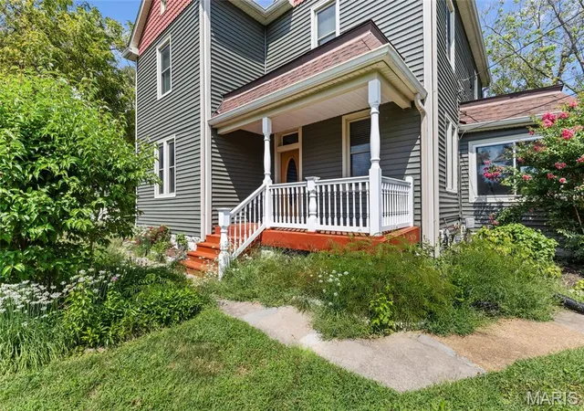 Photo 2 of Single family home for sale at 811 Tom Ginnever Ave, O'fallon, MO 63366 | MLS# MIS26054745 | Listing updated on 2026-09-21