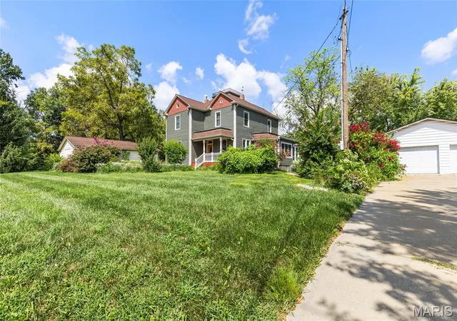 Photo 4 of Single family home for sale at 811 Tom Ginnever Ave, O'fallon, MO 63366 | MLS# MIS26054745 | Listing updated on 2026-09-21