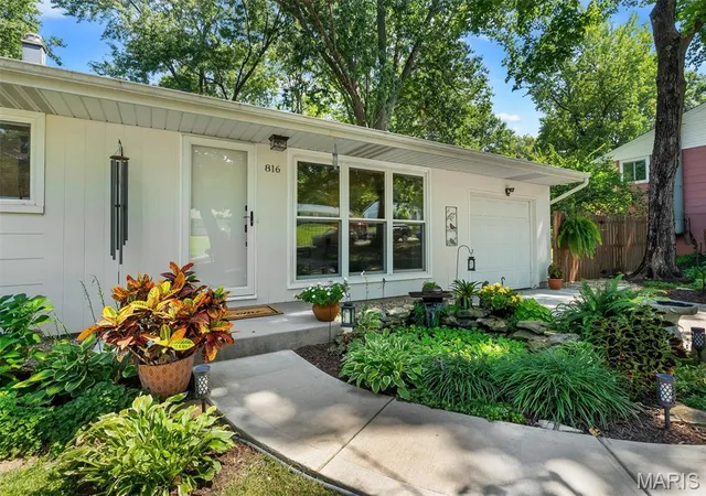 Photo 3 of Sale Pending at 816 Barby Ln, St Louis, MO 63122 | MLS# MIS26054746 | Listing updated on 2026-09-05