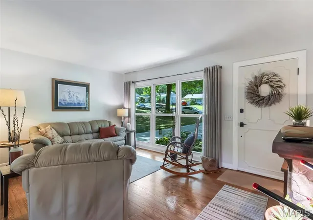 Photo 4 of Sale Pending at 816 Barby Ln, St Louis, MO 63122 | MLS# MIS26054746 | Listing updated on 2026-09-05