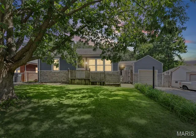 Photo 2 of Sale Pending at 1137 Pine Dr, Belleville, IL 62220 | MLS# MIS26054753 | Listing updated on 2026-09-01