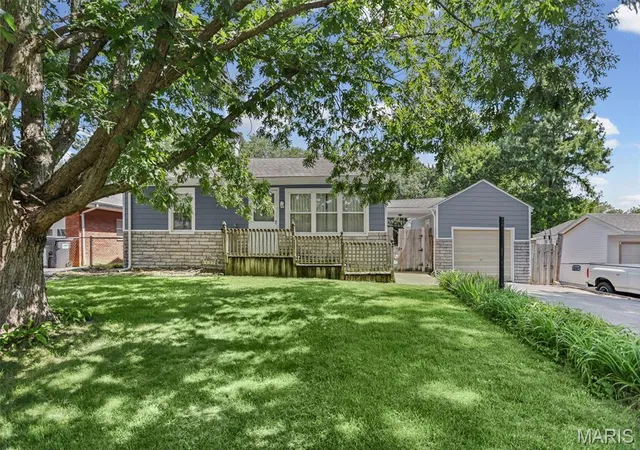 Photo 2 of Sale Pending at 1137 Pine Dr, Belleville, IL 62220 | MLS# MIS26054753 | Listing updated on 2026-09-01