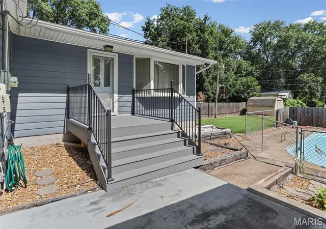 Photo 4 of Sale Pending at 1137 Pine Dr, Belleville, IL 62220 | MLS# MIS26054753 | Listing updated on 2026-09-01