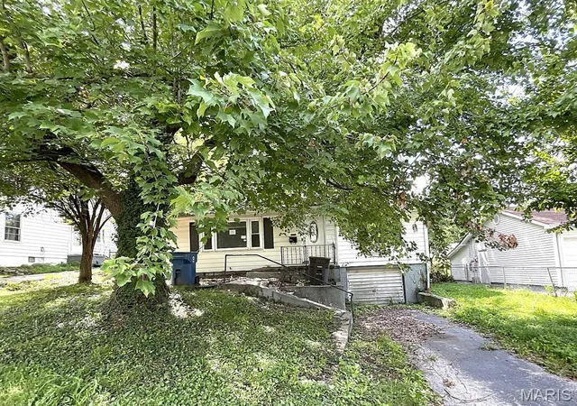 1st image of 2518 N Rodgers Ave, Alton, IL 62002 | MLS# MIS26054763