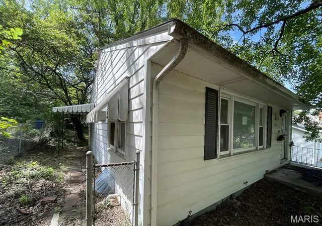 2nd image of 2518 N Rodgers Ave, Alton, IL 62002 | MLS# MIS26054763