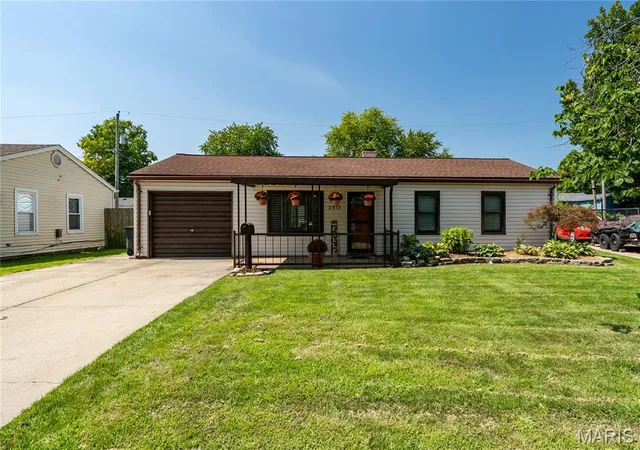 Photo 1 of Single family home for sale at 2913 Saratoga St, Granite City, IL 62040 | MLS# MIS26054765 | Listing updated on 2026-09-07