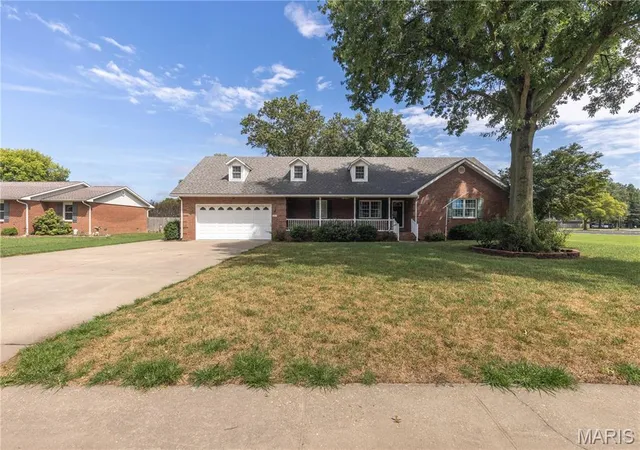 Photo 1 of Single family home for sale at 210 Holmes Dr, Sikeston, MO 63801 | MLS# MIS26054772 | Listing updated on 2026-09-29