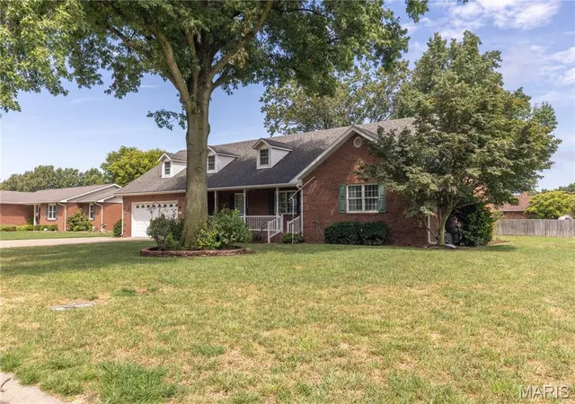 2nd image of 210 Holmes Dr, Sikeston, MO 63801 | MLS# MIS26054772