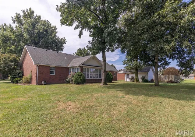4th image of 210 Holmes Dr, Sikeston, MO 63801 | MLS# MIS26054772