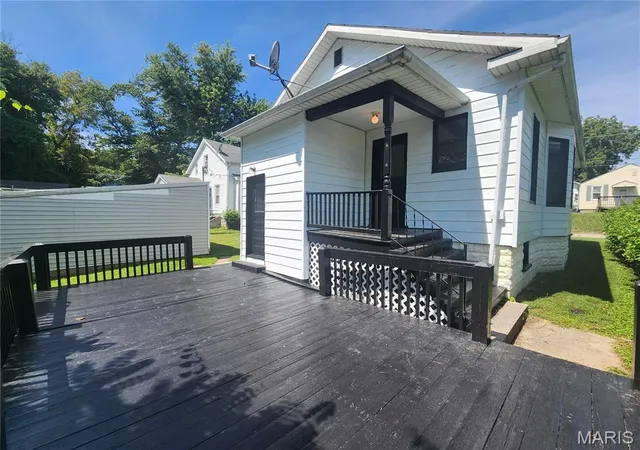 12th image of 411 Augusta St, Alton, IL 62002 | MLS# MIS26054780