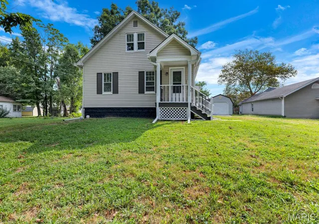 Photo 1 of Sale Pending at 335 S Spencer St, Bethalto, IL 62010 | MLS# MIS26054781 | Listing updated on 2026-10-06