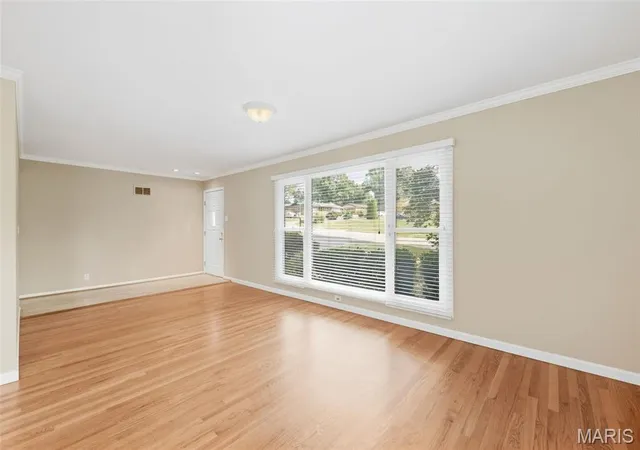Photo 3 of Sale Pending at 1 Barbary Ln, Saint Louis, MO 63146 | MLS# MIS26054784 | Listing updated on 2026-09-27