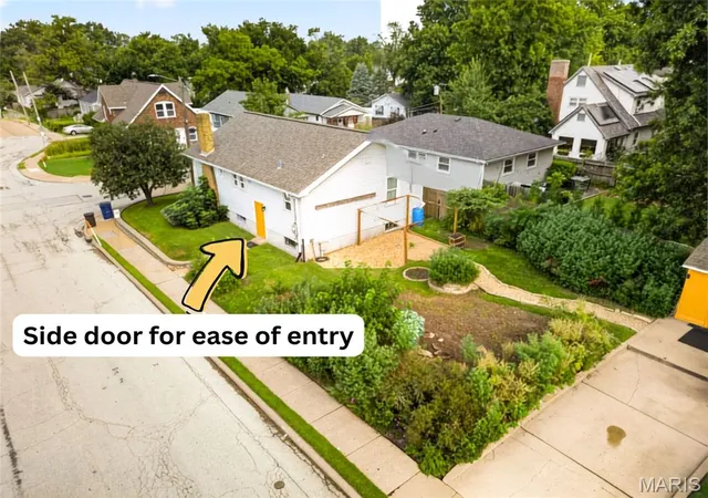 Photo 2 of Sale Pending at 2556 Oakland Ave, St Louis, MO 63143 | MLS# MIS26054786 | Listing updated on 2026-09-01