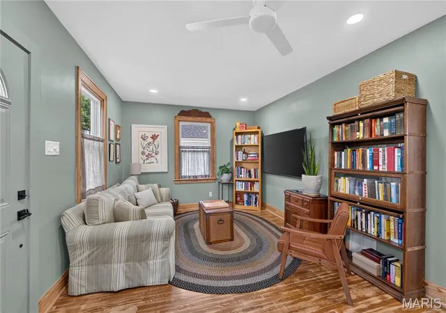 Photo 3 of Sale Pending at 2556 Oakland Ave, St Louis, MO 63143 | MLS# MIS26054786 | Listing updated on 2026-09-01