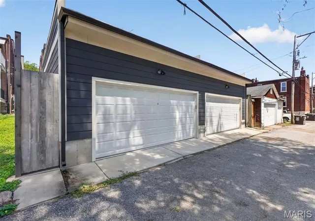 Photo 3 of Sale Pending at 4212 Arsenal St, Saint Louis, MO 63116 | MLS# MIS26054790 | Listing updated on 2026-09-01