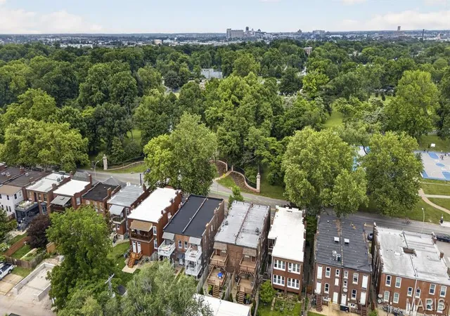 Photo 4 of Sale Pending at 4212 Arsenal St, Saint Louis, MO 63116 | MLS# MIS26054790 | Listing updated on 2026-09-01
