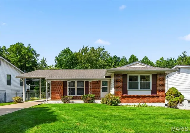 Photo 2 of Single family home for sale at 2251 Murray Forest Dr, Maryland Heights, MO 63043 | MLS# MIS26054791 | Listing updated on 2026-09-03