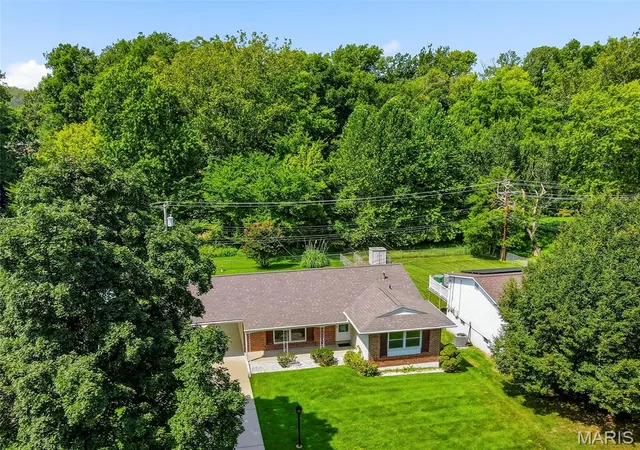 Photo 3 of Single family home for sale at 2251 Murray Forest Dr, Maryland Heights, MO 63043 | MLS# MIS26054791 | Listing updated on 2026-09-03