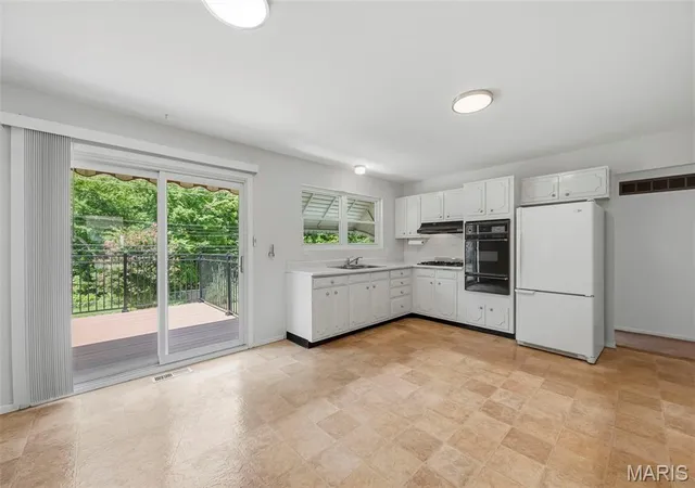 Photo 4 of Single family home for sale at 2251 Murray Forest Dr, Maryland Heights, MO 63043 | MLS# MIS26054791 | Listing updated on 2026-09-03