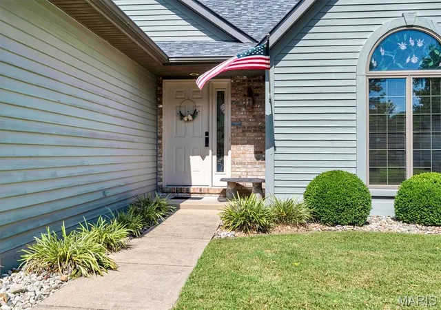 Photo 2 of Sale Pending at 216 Brian Dr, Swansea, IL 62226 | MLS# MIS26054793 | Listing updated on 2026-09-07