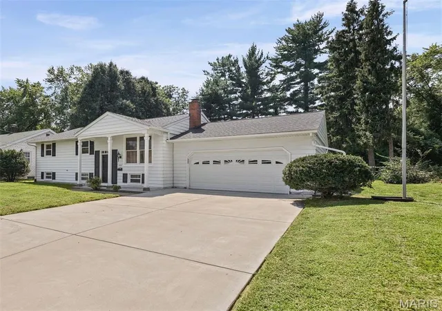 Photo 1 of Single family home for sale at 1021 Forest Ave, Belleville, IL 62220 | MLS# MIS26054794 | Listing updated on 2026-09-06