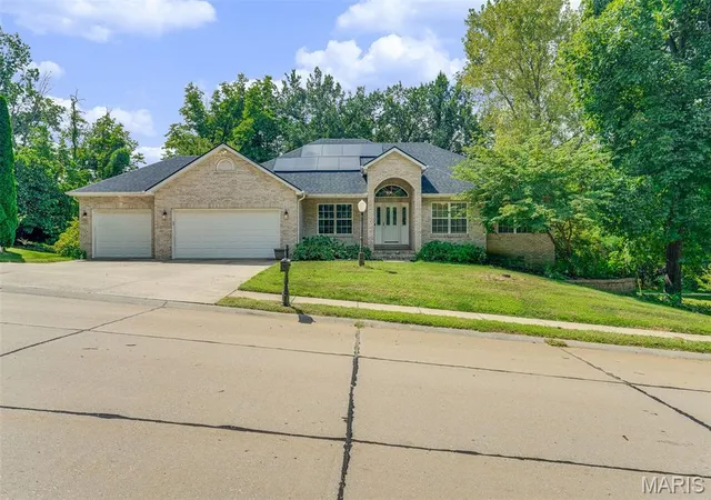 Photo 1 of Single family home for sale at 212 Michael Dr, Troy, IL 62294 | MLS# MIS26054797 | Listing updated on 2026-09-20