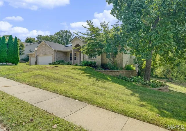 Photo 2 of Single family home for sale at 212 Michael Dr, Troy, IL 62294 | MLS# MIS26054797 | Listing updated on 2026-09-20
