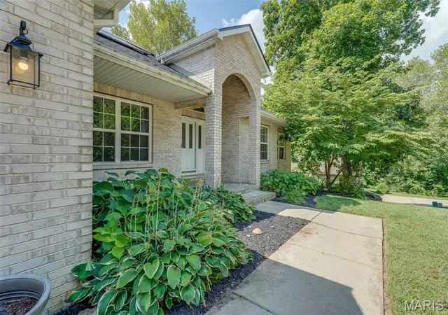 Photo 3 of Single family home for sale at 212 Michael Dr, Troy, IL 62294 | MLS# MIS26054797 | Listing updated on 2026-10-26