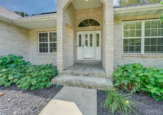 Photo 4 of Single family home for sale at 212 Michael Dr, Troy, IL 62294 | MLS# MIS26054797 | Listing updated on 2026-10-26