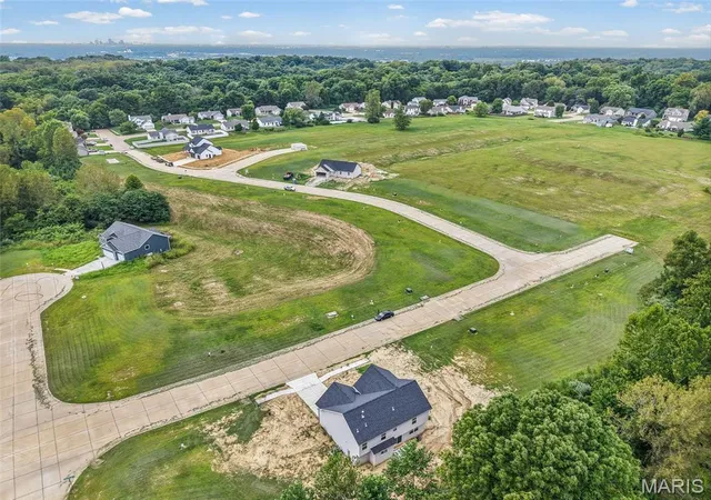 45th image of 208 Bunkum Woods Dr, Fairview Heights, IL 62208 | MLS# MIS26054807