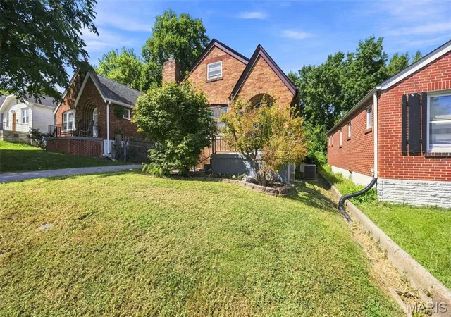 Photo 4 of Single family home for sale at 8523 Philo Ave, Saint Louis, MO 63123 | MLS# MIS26054809 | Listing updated on 2026-10-05