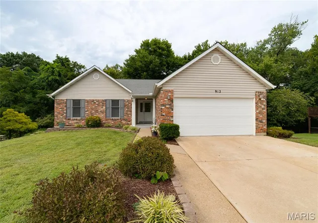 Photo 1 of Single family home for sale at 912 Gastorf Pl, Florissant, MO 63031 | MLS# MIS26054813 | Listing updated on 2026-08-31