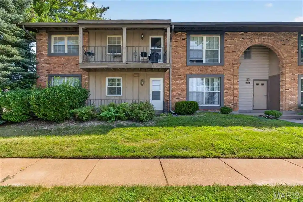 Listing Photo 1 - Condo for sale in 3150 Leisurewood Ct located at 3150 Leisurewood Ct, Florissant, MO 63033 - Unit 3150 Leisurewood Ct