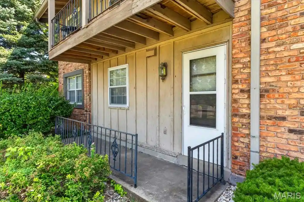Listing Photo 2 - Condo for sale in 3150 Leisurewood Ct located at 3150 Leisurewood Ct, Florissant, MO 63033 - Unit 3150 Leisurewood Ct