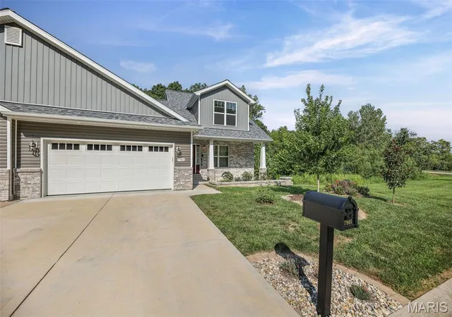 Photo 2 of Single family home for sale at 7965 Shadow Creek Dr, Caseyville, IL 62232 | MLS# MIS26054824 | Listing updated on 2026-09-30
