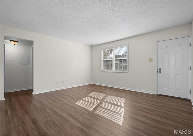 Listing Photo 5 - Condo for sale in building located at 1719 Canary Cvs, Saint Louis, MO 63144