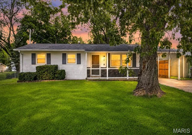 Photo 1 of Sale Pending at 11 Toelle Dr, St Charles, MO 63304 | MLS# MIS26054835 | Listing updated on 2026-08-31