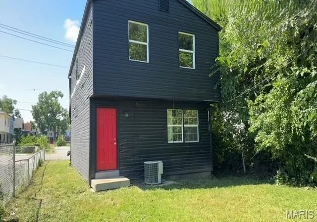 Photo 2 of Single family home for sale at 4137 E Lee Ave, St Louis, MO 63115 | MLS# MIS26054838 | Listing updated on 2026-10-16