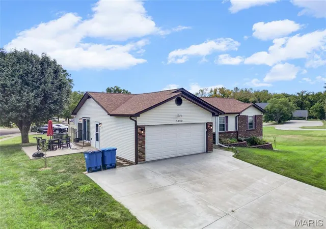 Photo 3 of Sale Pending at 5182 Bristol Rock Rd, Black Jack, MO 63033 | MLS# MIS26054839 | Listing updated on 2026-09-23