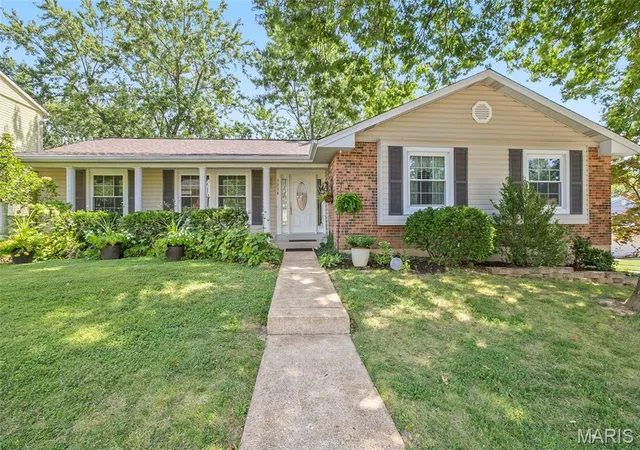 Photo 1 of Sale Pending at 7278 Hill Rose Ct, Oakville, MO 63129 | MLS# MIS26054845 | Listing updated on 2026-09-01