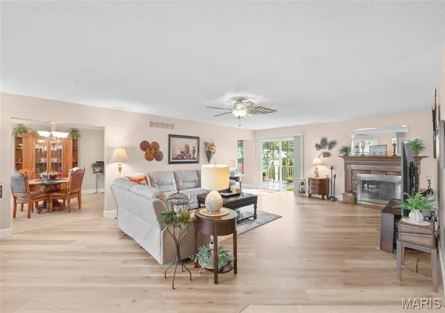 Photo 3 of Sale Pending at 7278 Hill Rose Ct, Oakville, MO 63129 | MLS# MIS26054845 | Listing updated on 2026-09-01