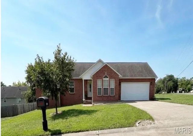 Photo 1 of Single family home for sale at 1425 Jennifer Dr, Jackson, MO 63755 | MLS# MIS26054847 | Listing updated on 2026-09-28